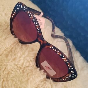 Betsy Johnson tortoise shell sunglasses